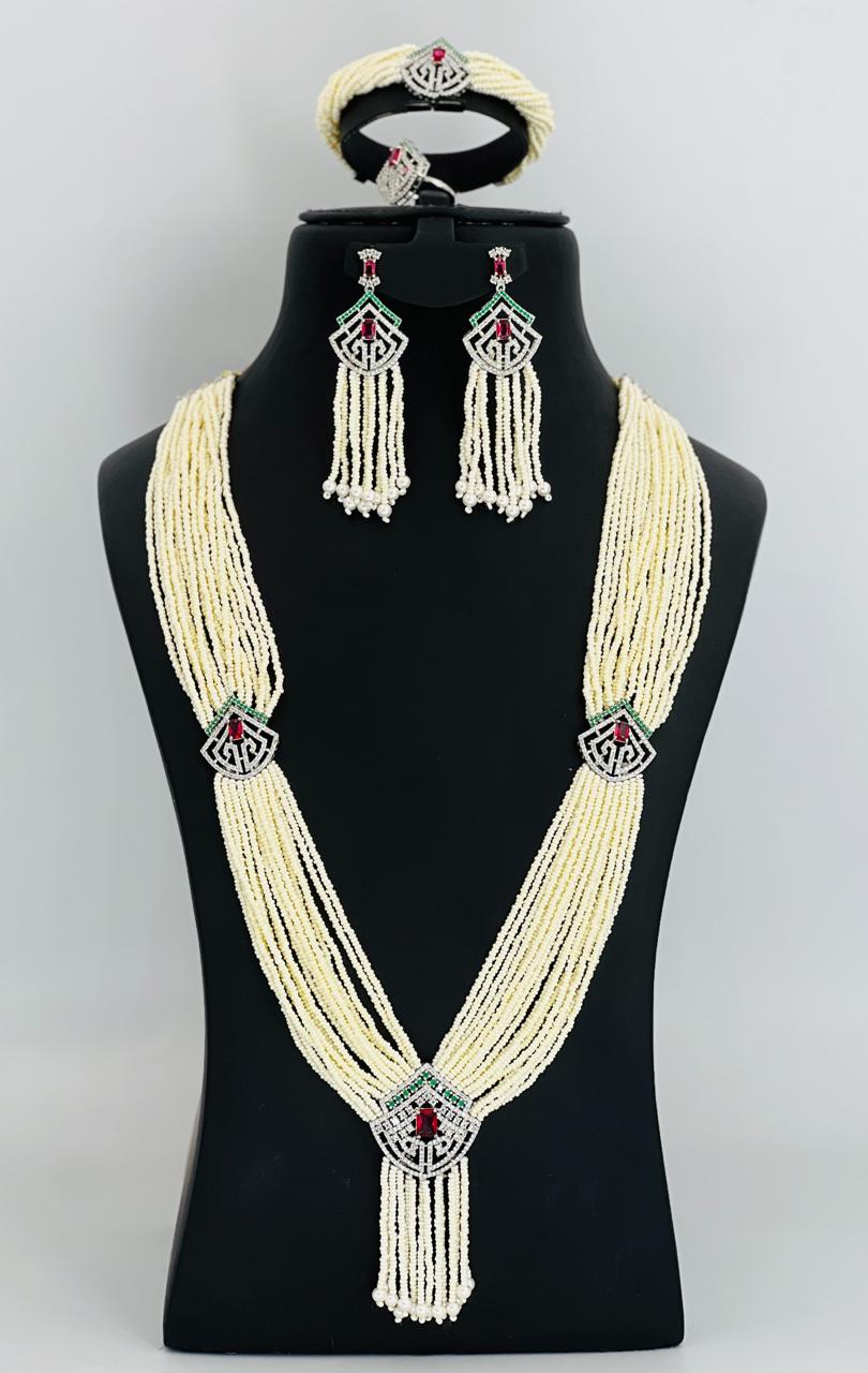 Parure choker argentée avec chaînes pendantes et perles réf 4050-A78772