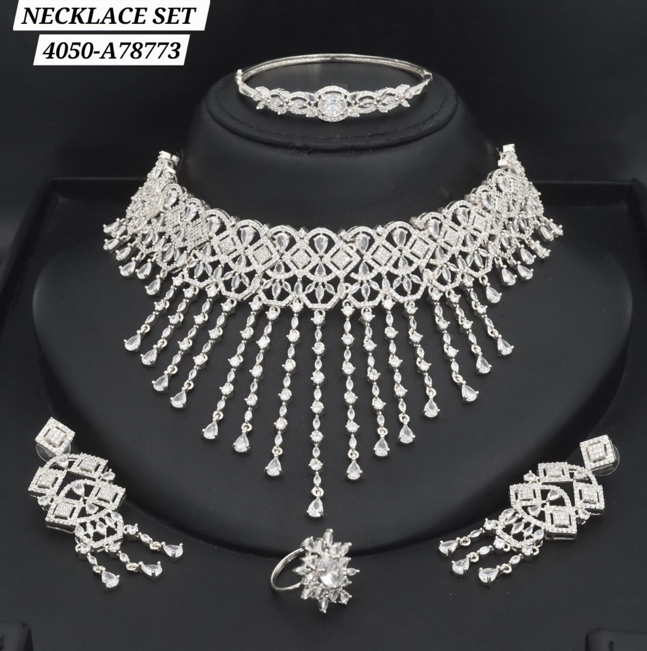 Parure collier perles avec ornements dorés collection prestige