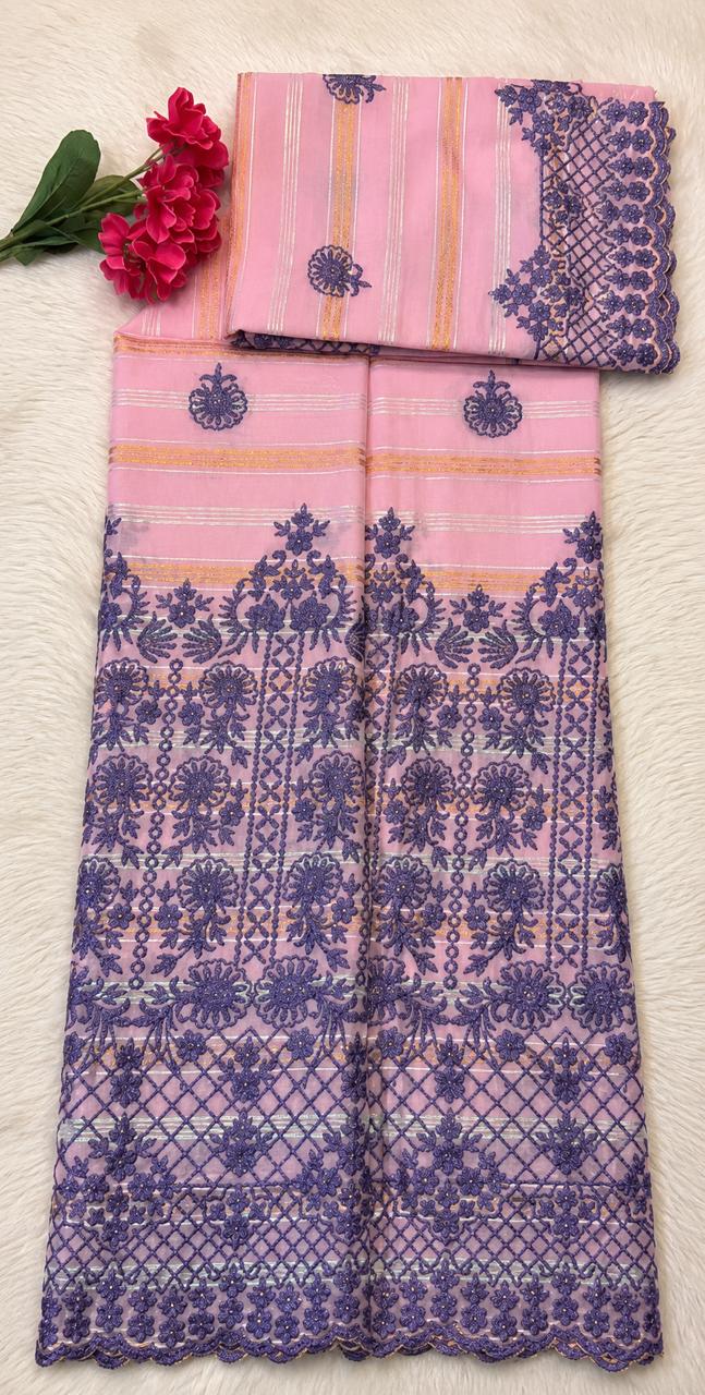 Salouva rose et violet brodée motifs floraux et treillis violets avec perles