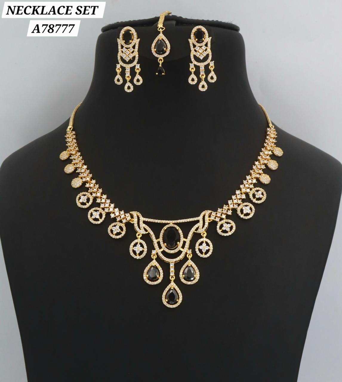 Parure collier plaqué or médaillons A78298