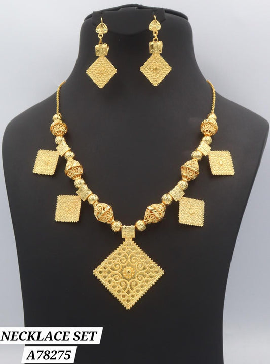 Parure collier plaqué or pierres noires A78777