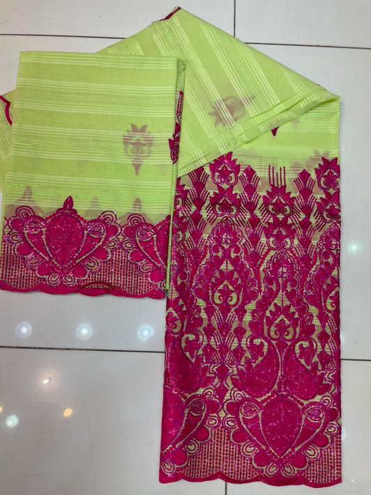 Salouva tissu dentelle brodé rouge bordeaux et vert menthe motifs flammes arches