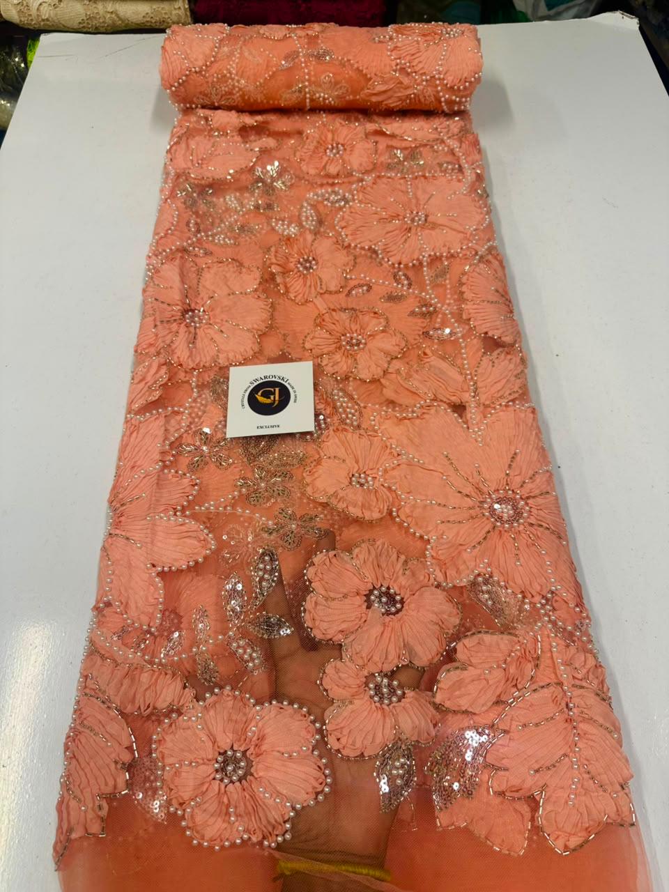Tissu tulle 3D vert sauge fleurs délicates pétales cristaux Swarovski