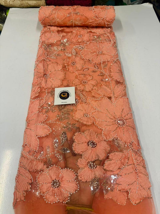 Tissu tulle 3D vert sauge fleurs délicates pétales cristaux Swarovski