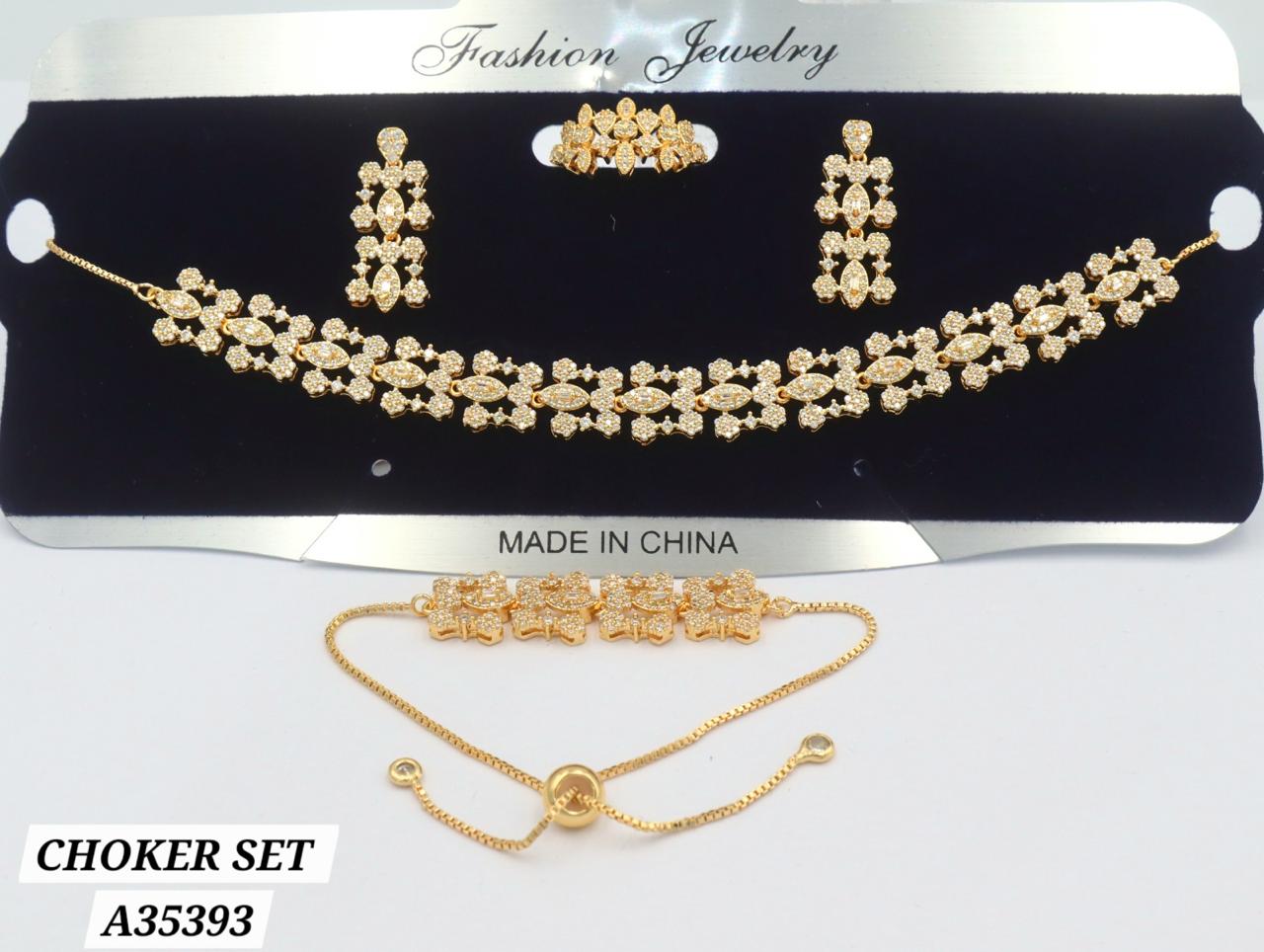 Parure choker set doré cristaux pavés pendentifs en cascade édition royale