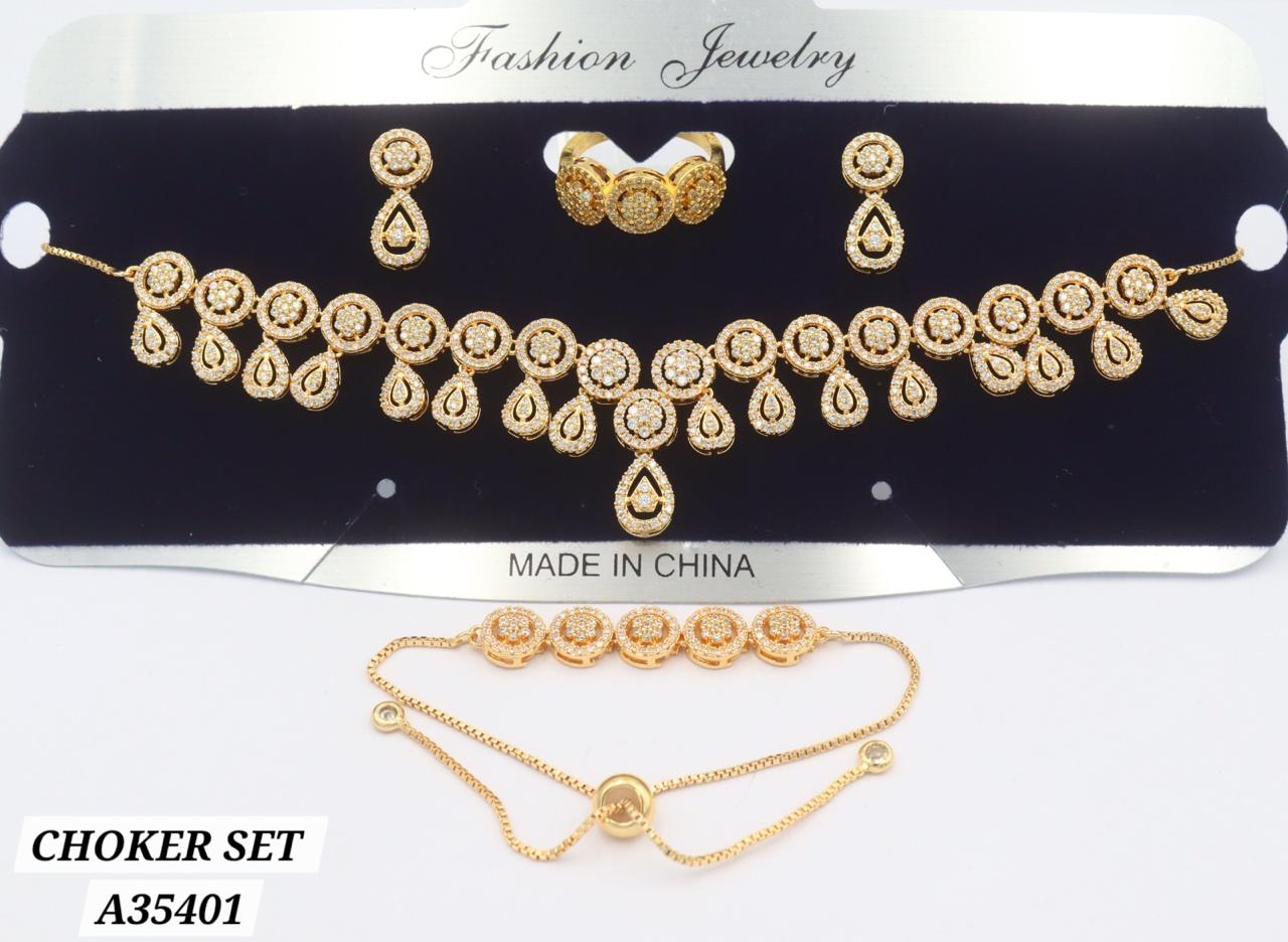 Parure choker set doré motifs fleurs et losanges pavés zircons édition lumière