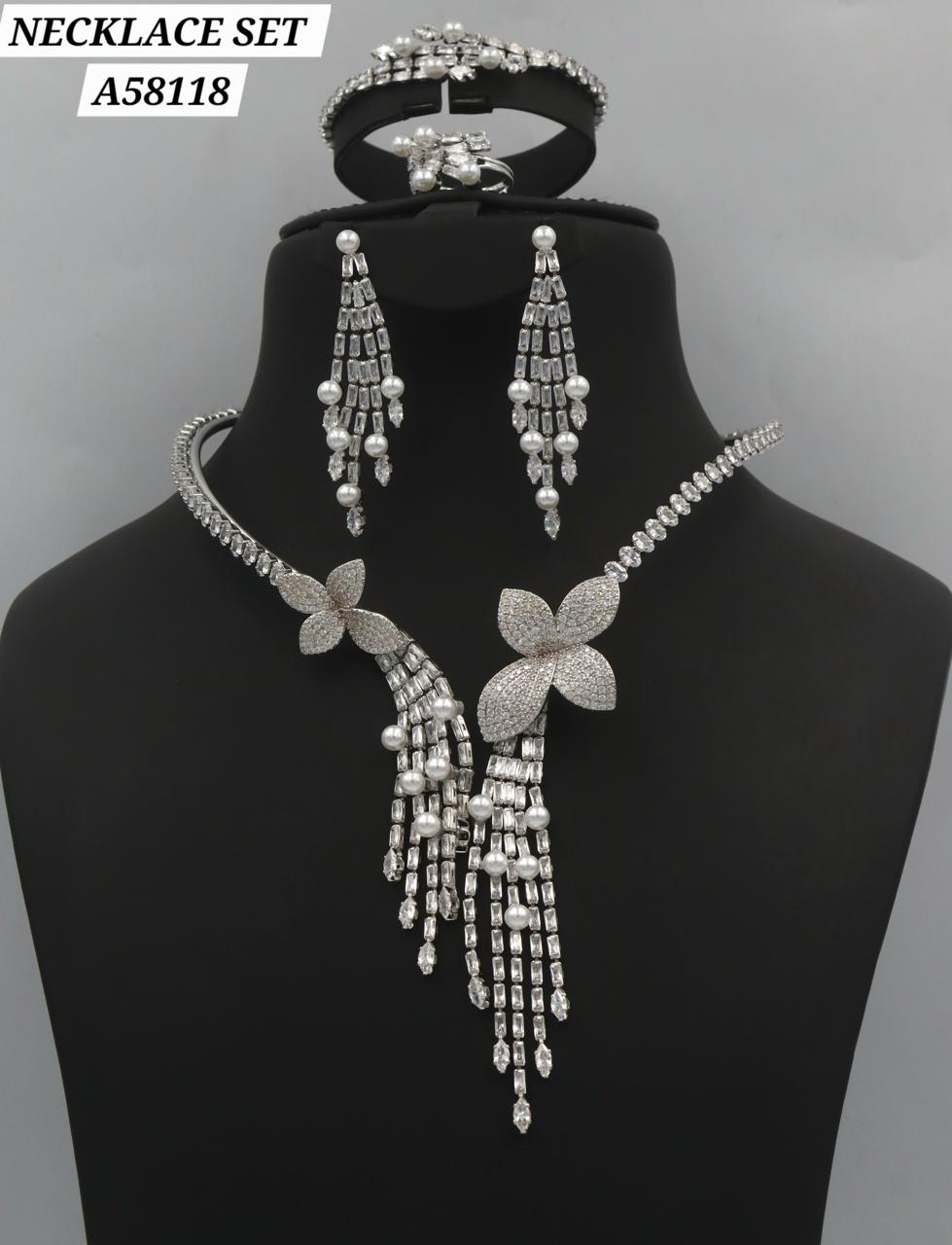 Parure collier doré émeraudes zircons A D Necklace Set réf A78800
