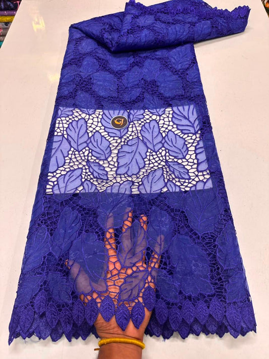 Tissu dentelle ivoire à motifs floraux avec détails scintillants