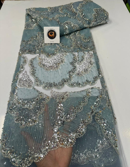 Tissu dentelle bleu gris avec motifs floraux et ornements scintillants