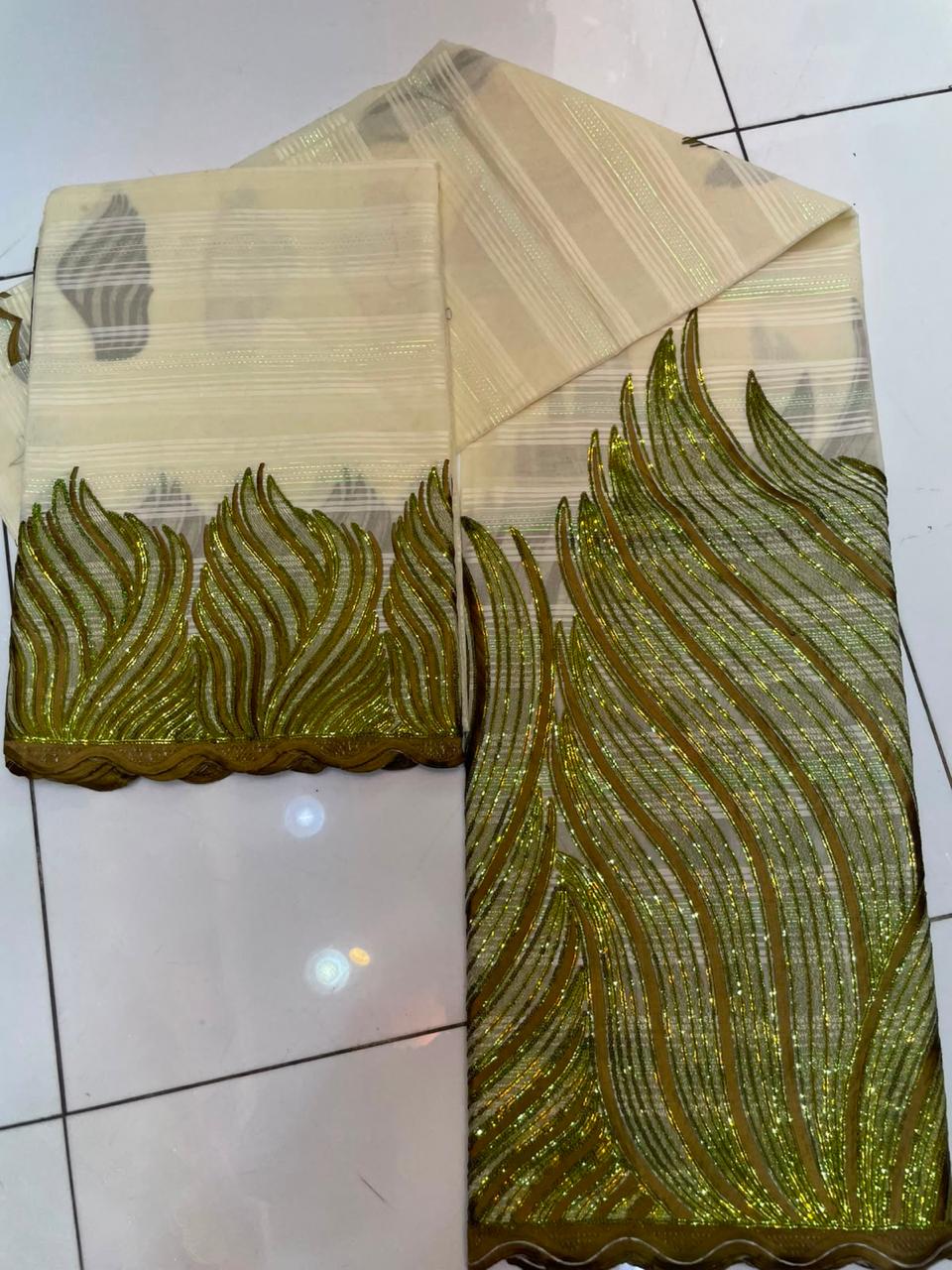 Salouva tissu dentelle brodé noir profond et turquoise menthe motifs arabesques florales