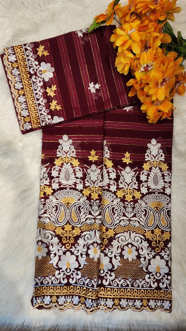 Salouva bordeaux brodée blanche motifs floraux feuillages et arabesques