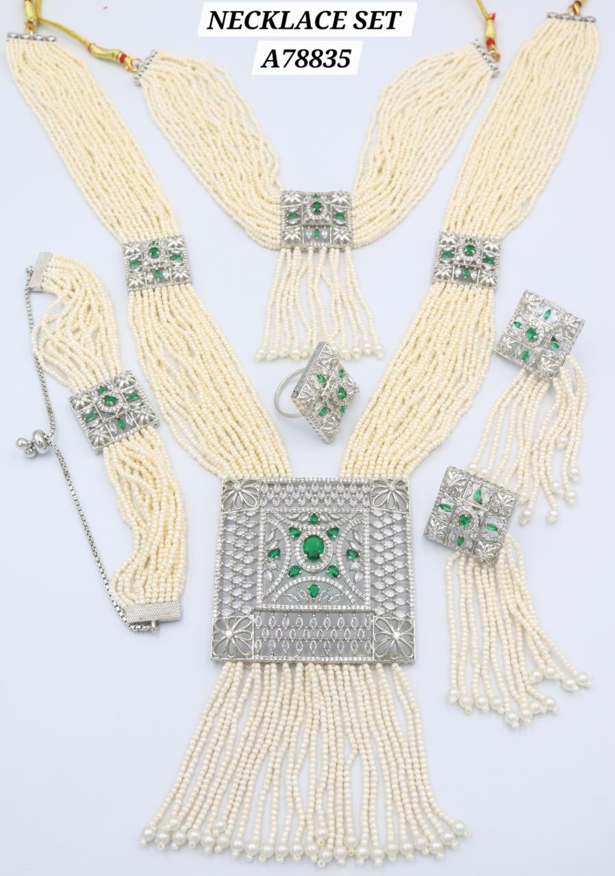 Parure choker dorée plaqué or avec perles nacrantes réf 4050-A78771