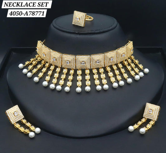 Parure collier long perles ivoire avec rubis et émeraudes style maharani