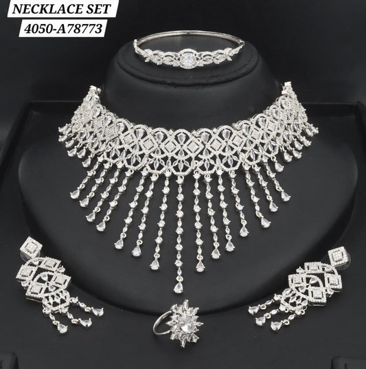 Parure collier perles avec ornements dorés collection prestige