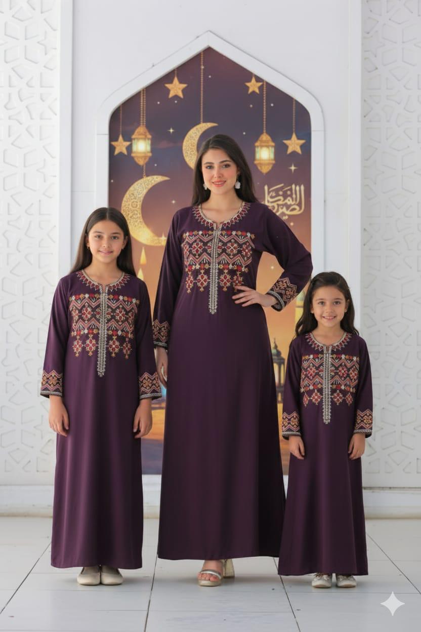 Bubu longue bleu royal pour femme avec broderies dorées raffinées