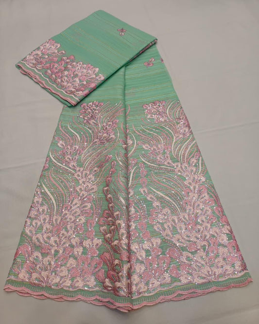 Tissu Salouva vert menthe avec motifs floraux roses et finition festonnée