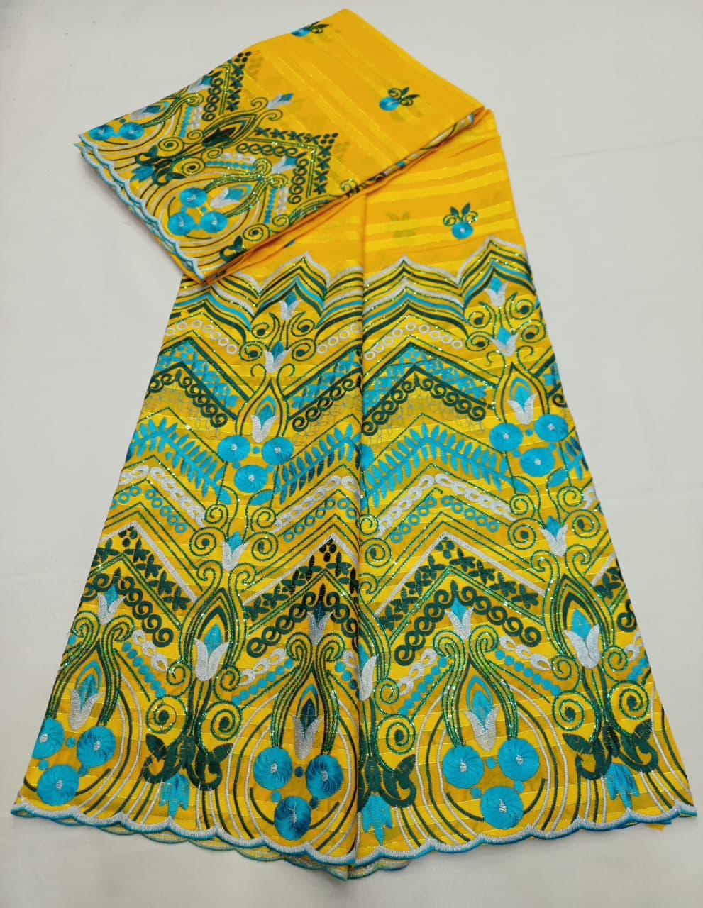 Tissu Salouva ivoire avec motifs feuillage marron brodés