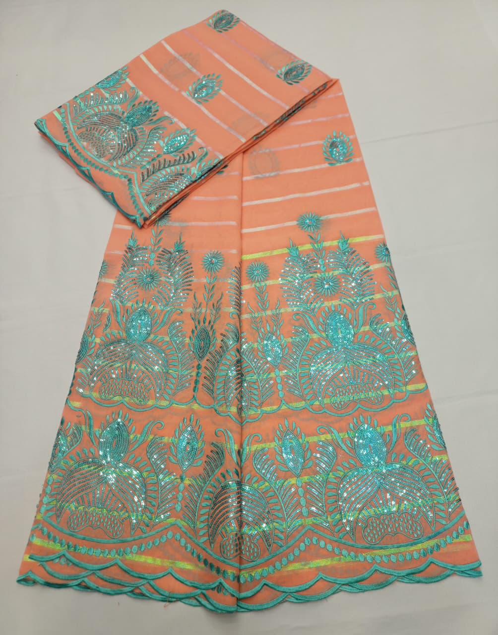 Tissu dentelle africain rouge avec broderies dorées royales