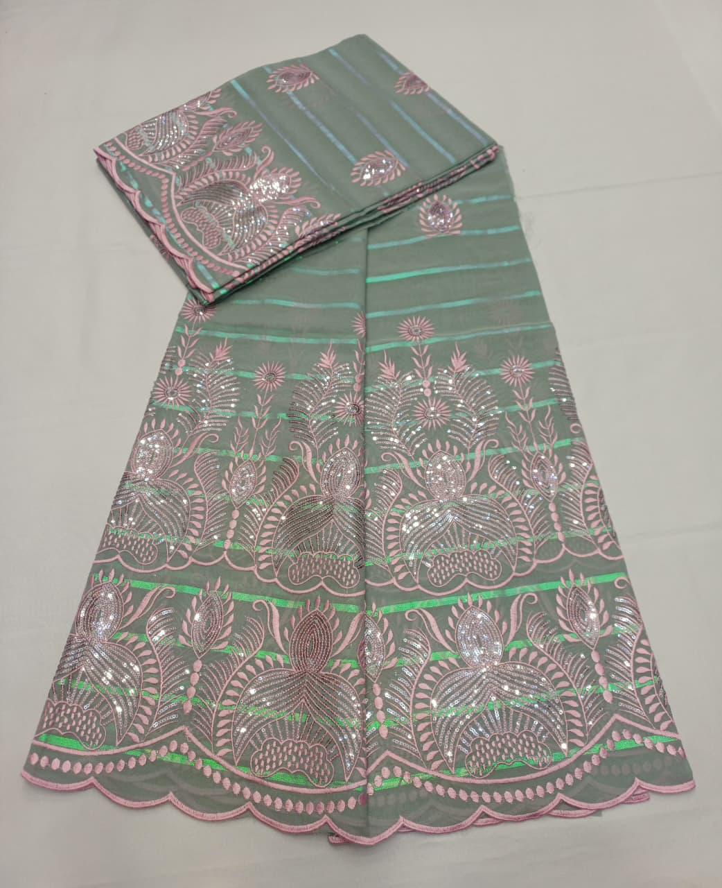 Tissu dentelle africain bleu roi avec broderies argentées