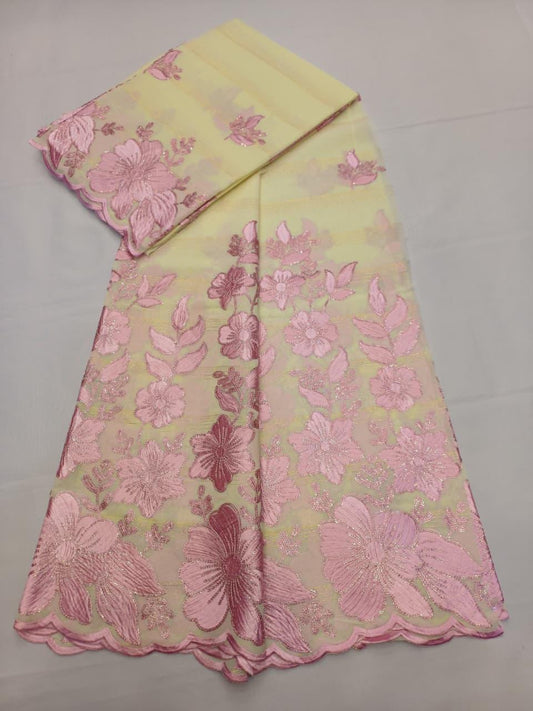 Tissu dentelle africain jaune avec broderies caramel feuillages